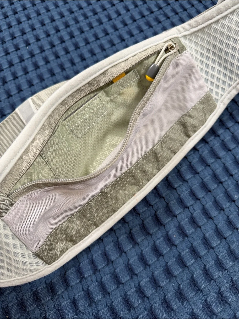 Nathan Sports Running Waist Pack Gray & White Unisex Mens Women’s